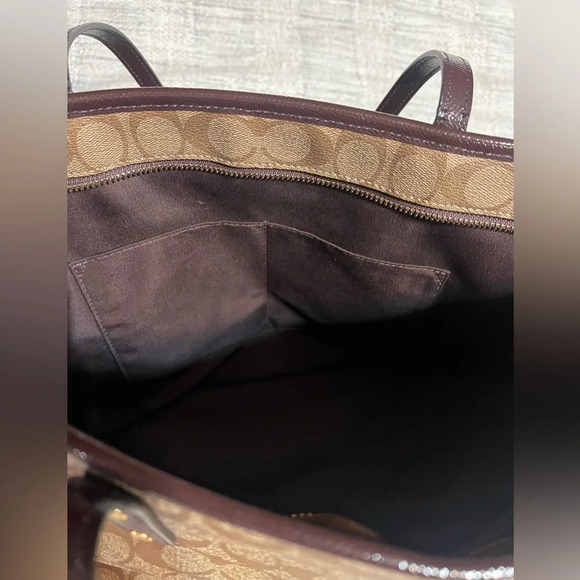 Coach City Zip Tote in Signature Canvas F31974 - Picture 6 of 10
